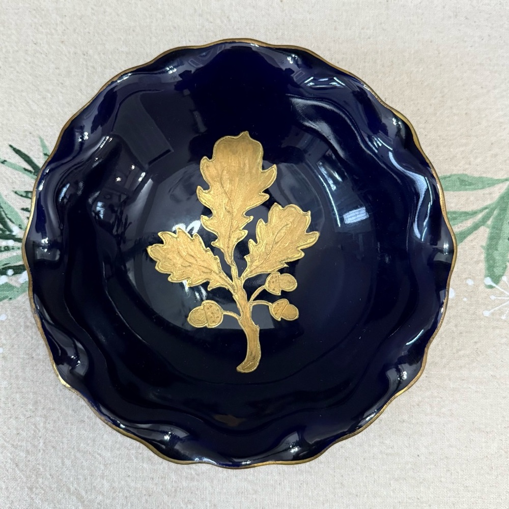 Jlmenau dish in a stunning cobalt blue with gold oak leaves & edged in gold. EVC